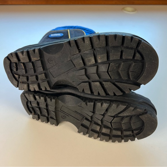 TOTES Kids Winter Snow Boots - Suede Top Duck Boots - Size 4 - Style: Greg - Picture 3 of 8